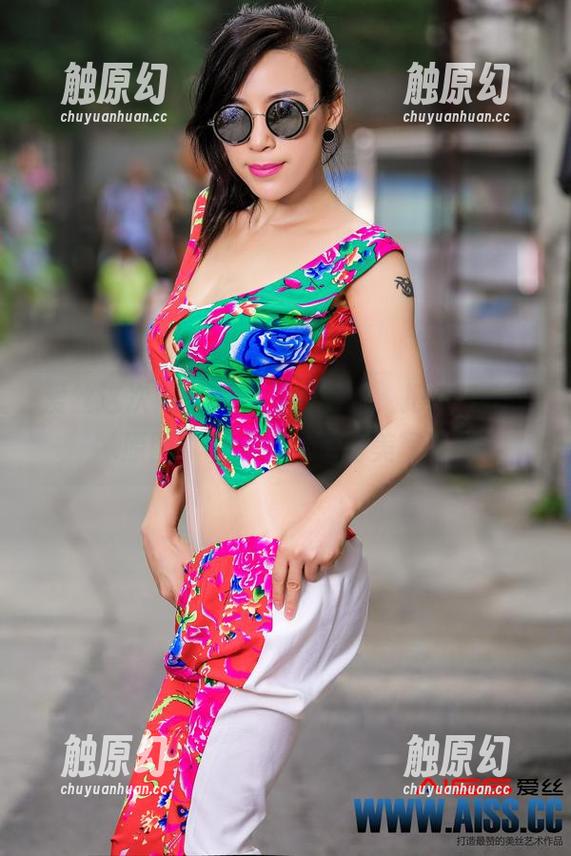 爱丝这次如同’美食大厨‘，把2016的‘原图’调味调成了甜美写真！