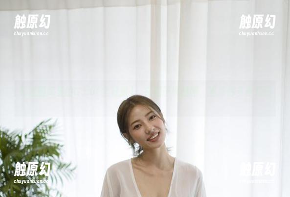 高清图库里的G.su(全智秀)：白裙子真抢眼，看来得多看几眼。