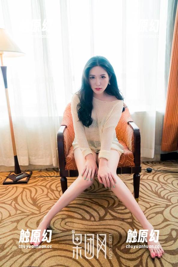 GIRLT果团网 - little贝壳喵的户外美图合集，顺便捕捉一下这片宁静的天空…