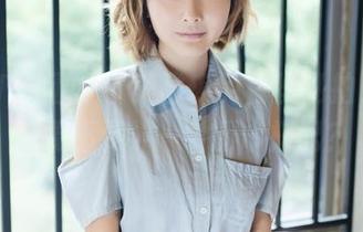 GIRLT果团网 - 莫雅琪的白丝私拍，接下来要不要学一学围巾搭配？
