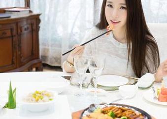 MiStar魅妍社 - 小乔Joyi美足合集——精选套图，你也许懵懂无知，但目光难免游移，不用害羞