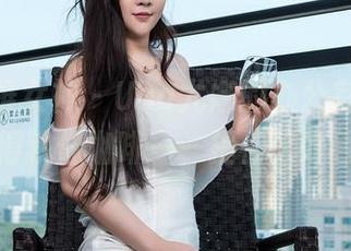 TGOD推女神 - Una尤娜的办公室图，精选得就像咖啡——提神又好看！