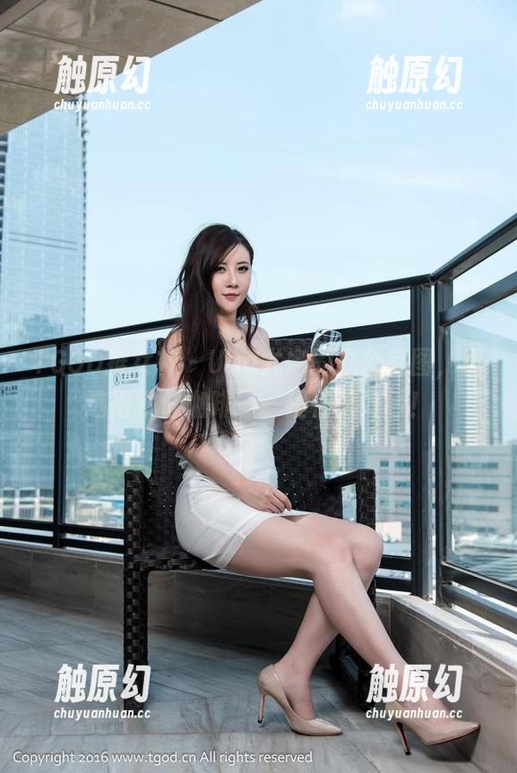 TGOD推女神-Una尤娜 TGOD推女神 - Una尤娜的办公室图,精选得就像咖啡——提神又好看!