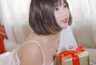 Tina很妖孽呀泳池一游：在线发现不一样的她