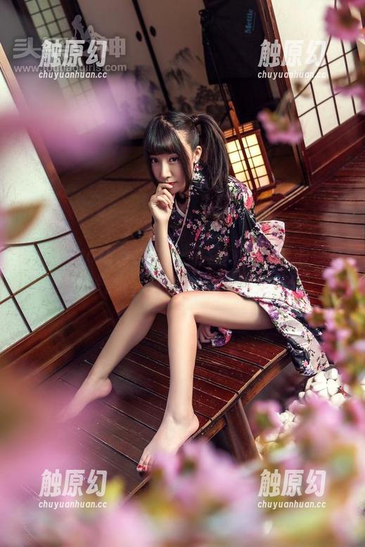 TouTiao头条女神 - 全套图片，李丽莎在天台的气氛，让我恍惚到时光停滞。