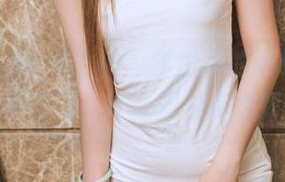 TouTiao头条女神 - 李由美的新作：“红色警报”，每张图片都燃到爆