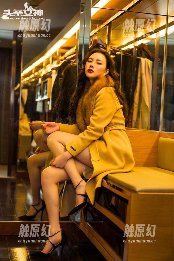 TouTiao头条女神 - 制服少女樊安妮，谁能抵挡这样的美图魅力？