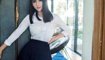 TuiGirl推女郎 - 随着梁棋棋的私拍合集：妹妹，近距离欣赏她们的‘亲密关系’，我默默夹了一杯水