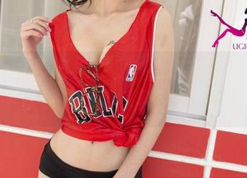 UGirls尤果网 - 你见过张栩菲在高清图集里穿牛仔裤吗？那气氛，令人费解啊！