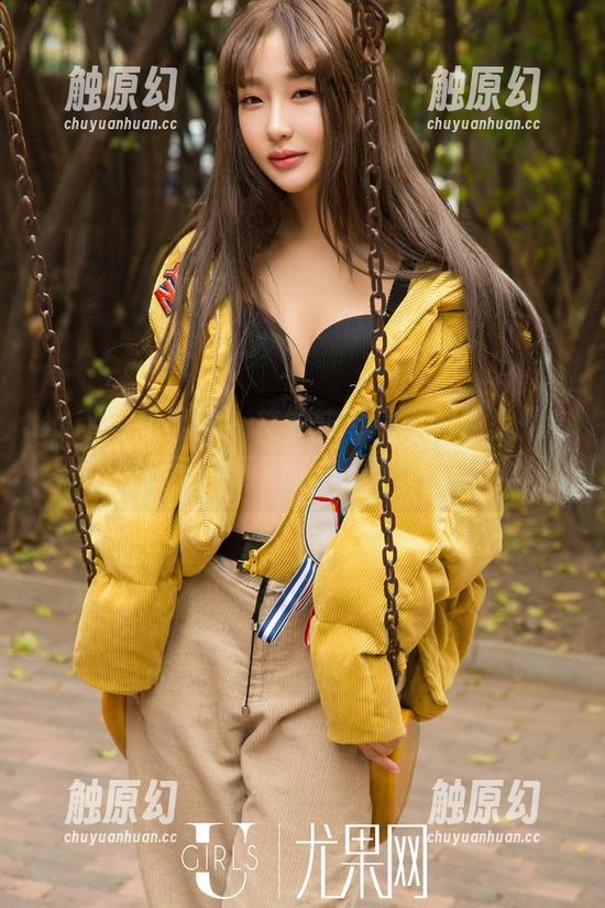 UGirls尤果网 - 穆菲菲写真中的温柔：每一帧都像一声悄悄话，你要认真听哦！