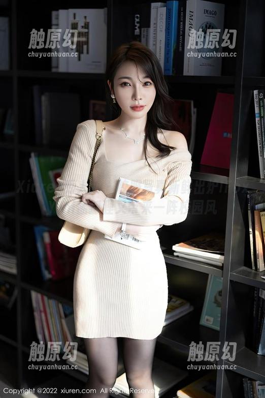 Xiuren秀人网 - 校服写真新鲜出炉!FoxYini孟狐狸又带来一阵校园风