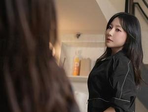 Xiuren秀人网 - 拍黄瓜girl的浴室全套，犹豫不决的我到底该怎么想？