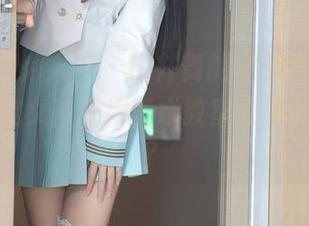 Xiuren秀人网 - 樱井舞的定制写真，你信不信这女孩是被美术教室的颜料偷走的？