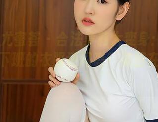 YouMi尤蜜荟 - 合法萝莉大变身：她的礼服比我下班的衣服还闪亮！美图在等你哦！