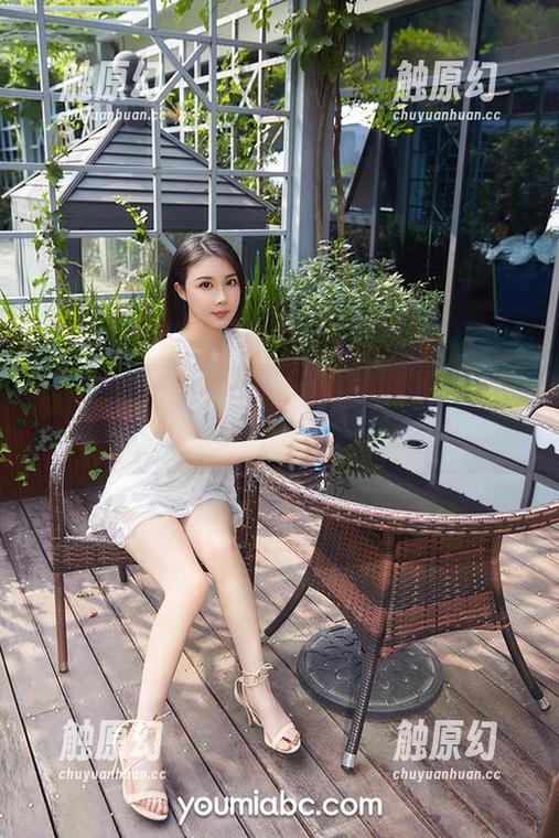 YouMi尤蜜荟 - 合法萝莉的最新写真，让你想养一头奶牛还是一个萌妹？