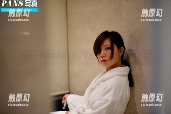 pans - 妮妮的裸足写真，原图里好像在跟我悄悄说话？
