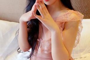 pans - 折折与女王的微妙关系，下载一个写真集，反正你应该不会出轨。