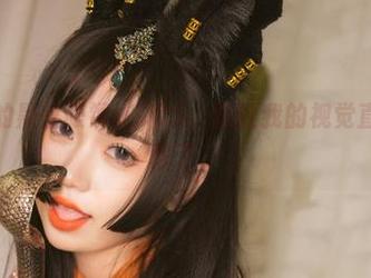 一北亦北的黑丝眼镜娘COS。这让我的视觉直接出现探险了。