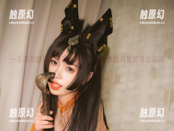 一北亦北的黑丝眼镜娘COS。这让我的视觉直接出现探险了。