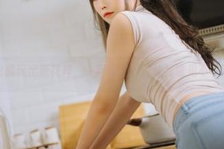 私拍合集也能玩出新花样，一智智的围裙让我瞧见不一样的日常。