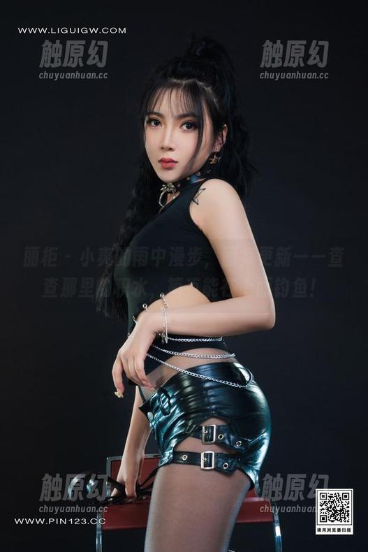 丽柜 - 小爽的雨中漫步，图集更新——查查那里的积水，简直能在上面钓鱼！