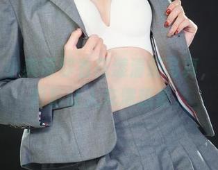 丽柜 - 小爽带你看花漾清莲写真，精选的背影让人充满想象。