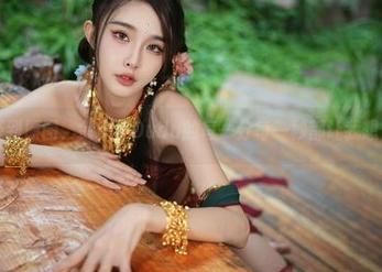 从泳装到原图，余多多Dudu的每一分每一秒都让我想多了。