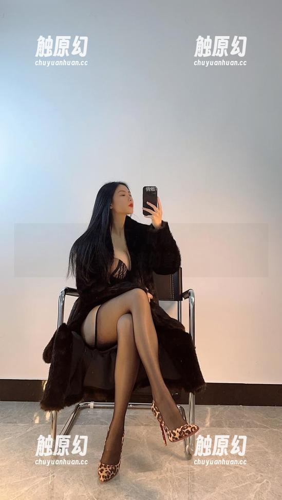微密圈 - 无圣光下，俏妞qiaoniu66曲线美图带来的窘迫感