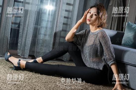 克拉女神 - 芊芊的死库水写真：泳衣与水波的强强联合，大约只有她能驾驭得了。