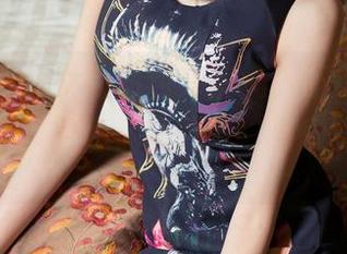 头条女神 - 女仆图包：蔡楠，不小心打破了次元壁，恭喜你拿到了“最懒女仆”奖。