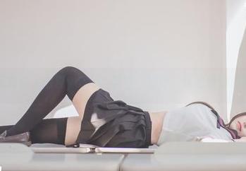 在线写真达人宅夏yoko，带来‘妹汤’泳装的清爽转身！