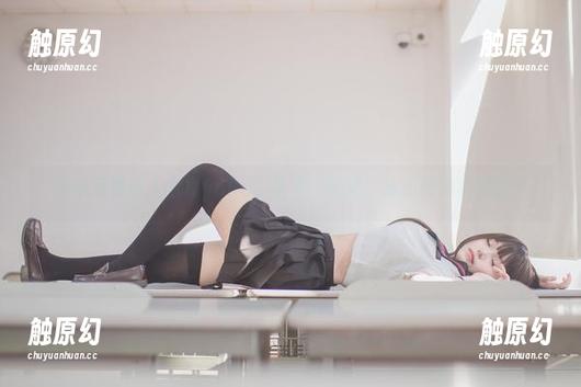 在线写真达人宅夏yoko，带来‘妹汤’泳装的清爽转身！