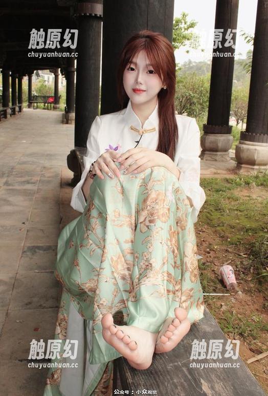小众视觉 - 高清原图下，小薯条的瑜伽姿势其实是“上下就差一步而已”吧…想象很美好。