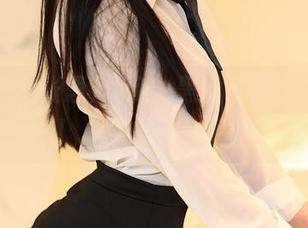 尤蜜荟 - 张思允Nice黑丝套图，免费的！真实体验一下。