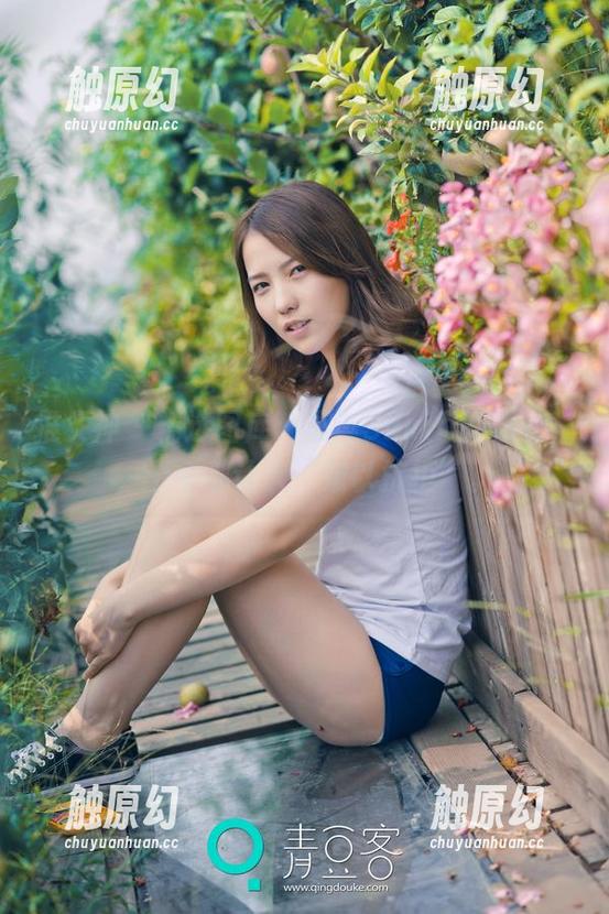 推女神 - 精选图库：思淇Sukiii的睡衣，一个个都让人“难以抗拒”。