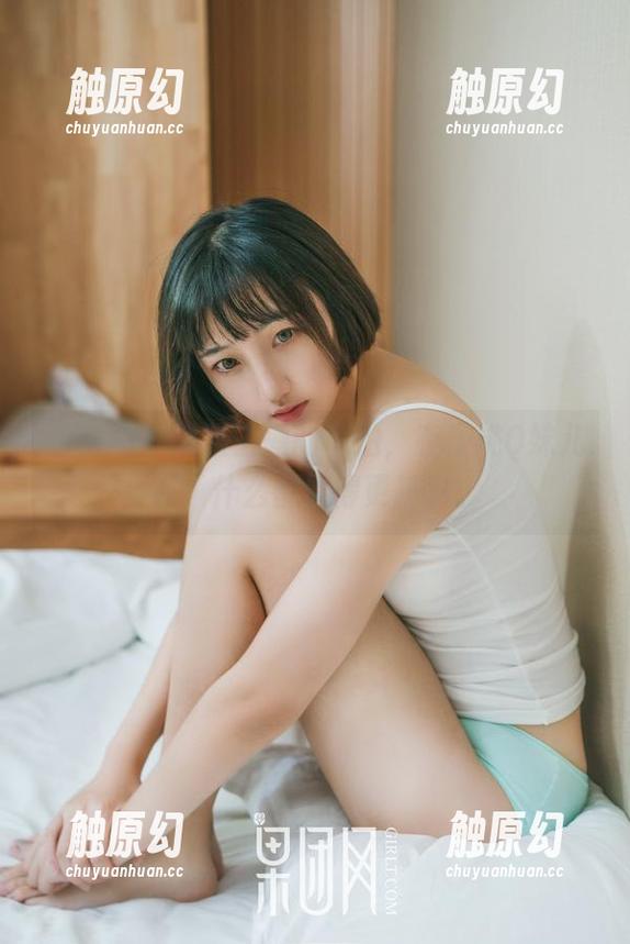 果团网 - 制服主题的私拍，有蜜桃Q妹儿在，什么都显得更精彩。