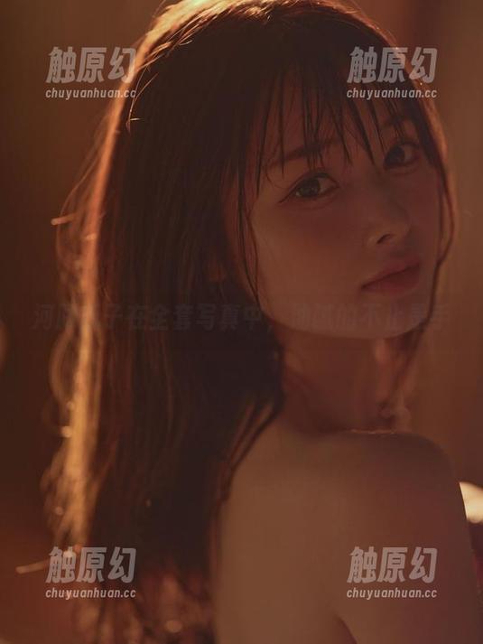 河豚抚子在全套写真中，油腻的不止是手