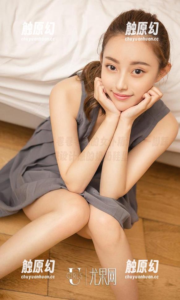 爱尤物-小卷卷老师 爱尤物 - 小卷卷老师的女仆精选,一脚踩进设计感的奶奶鞋里