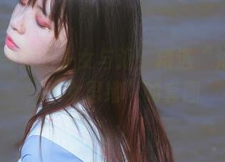 疯猫ss赞助的少女与海：精选“海风亲吻，少女思绪”的套图