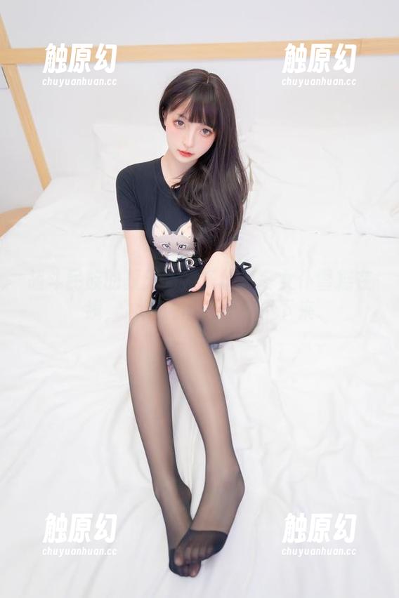 战斗民族的夏天：神乐坂真冬女仆雪糕在线，冰凉触感让你停不下来