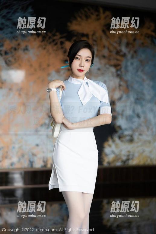 秀人网 - 换件制服？FoxYini孟狐狸的精选套图，眼睛都在哪儿了？