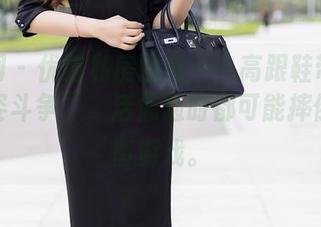 秀人网 - 优酱私房图包——高跟鞋带来的“站姿斗争”，活像随时都可能摔倒的平衡游戏。
