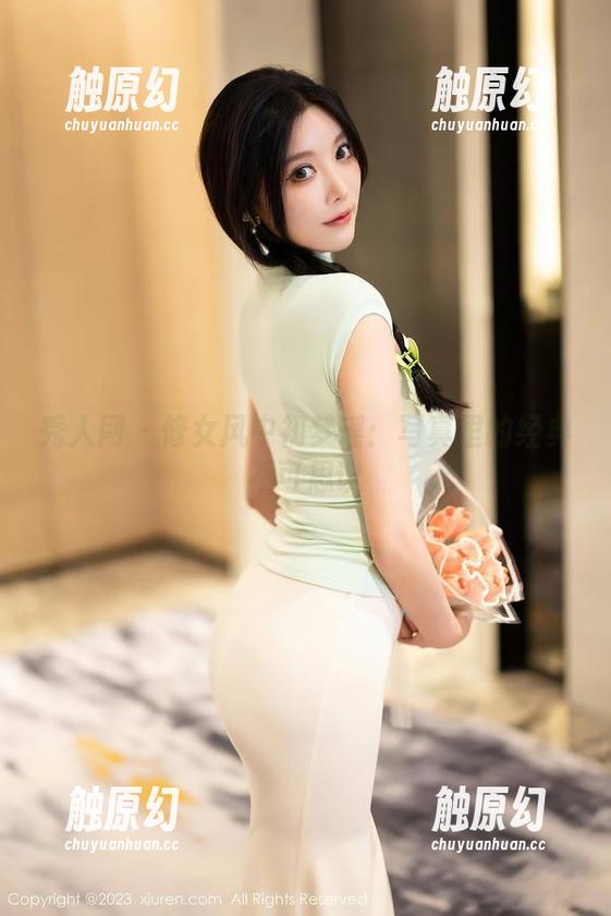 秀人网 - 修女风中初梦瑶：写真里的经典不可思议