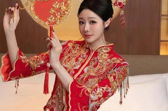 秀人网 - 完美界限在哪里？看看娜露selena的旗袍，快来评论！
