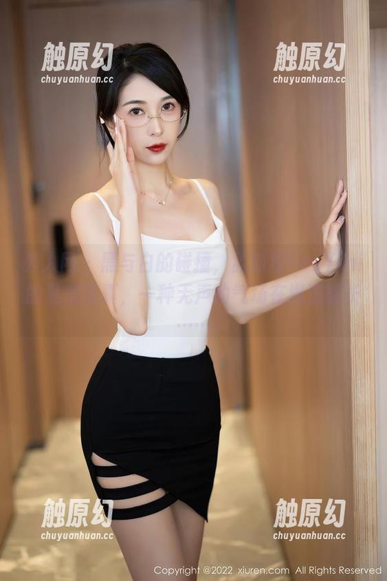 秀人网 - 黑与白的碰撞，孟狐狸FoxYini的私房写真，一种无声的气场在潜滋暗长……
