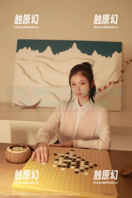 秀人网 - 糯美子nini的海边系列，虽然天不错，但海鸥的叫声让我分心呐。