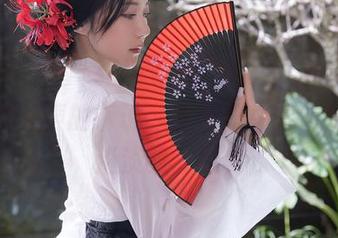 秀人网 - 每一张美七的“温柔”写真，都是一段无声的诉说，图片里总能勾出一点淡淡的情感。