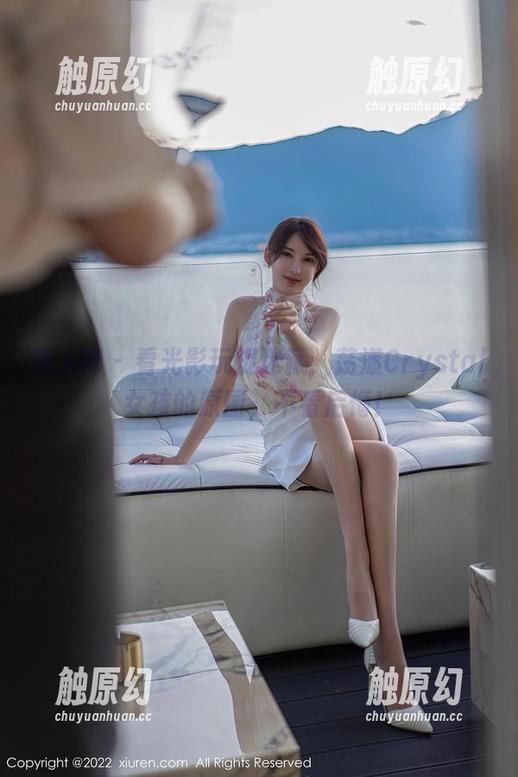 秀人网 - 看光影玩捉迷藏：荡漾Crystal女孩的原图，不看后悔！