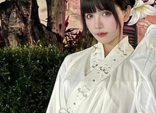 秋山AkI的豹纹：高清里藏着几分妖娆与不羁。