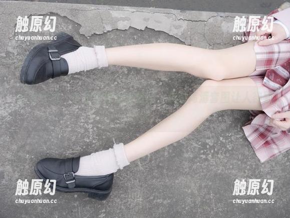 紧急企划 - 小恩带你重返校园，校服高清套图让人欲罢不能。